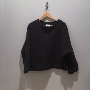 Jamie + The Jones - black weave - T-shape top